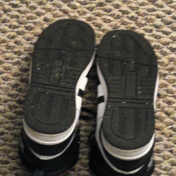 Levi's tennis shoes - Picture 4 of 4